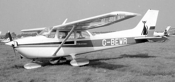 Reims-Cessna F172N Skyhawk II G-BEWR