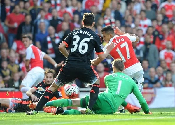 Alexis Sanchez Scores the Opener: Arsenal vs Manchester United, 2015 / 16 - Sanchez Stuns De Gea