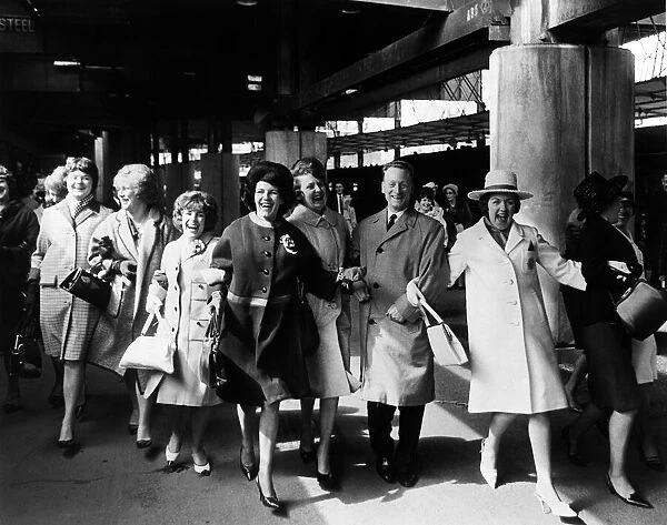 Preson North End wives and girlfriends arrive at Euston for the Cup Final with Tom Finney