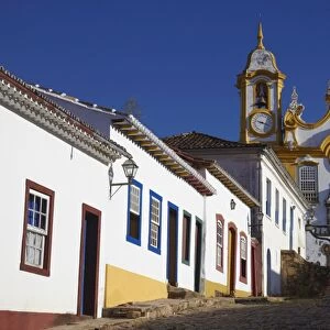 Colonial houses and Matriz de Santo Antonio Church, Tiradentes, Minas Gerais, Brazil, South America