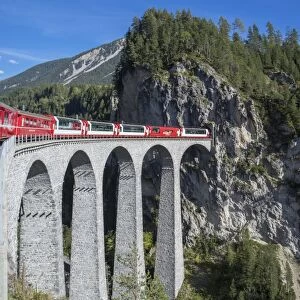 Landwasser Viadukt, Filisur, Graubunden, Swiss Alps, Switzerland, Europe