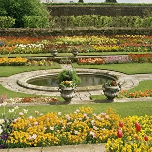 Pond Garden, Hampton Court Palace, Greater London, England, United Kingdom, Europe