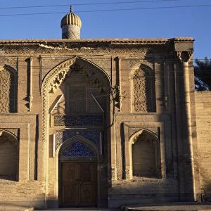Sheik Omar al Sahrawadi holy site dating from the 13th century
