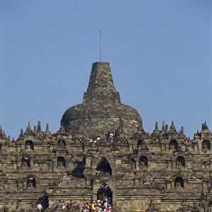 Tourist crowds at the Buddhist monument