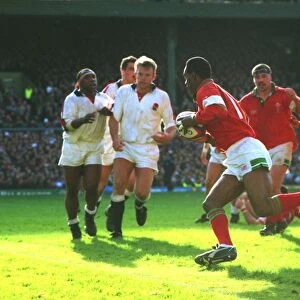 Nigel Walker scores for Wales - 1994 Five Nations