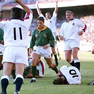 Rob Andrew scores for England against South Africa in 1994