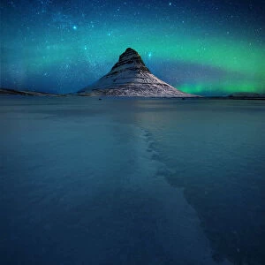 Northern lights over the Kirkjufell mountain in winter, Snaefellsnes Peninsula, Iceland