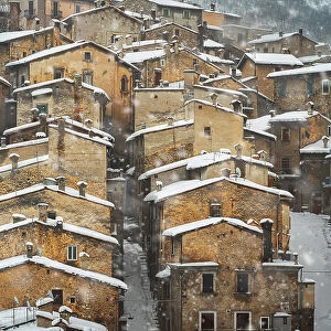 Old houses of the mountain village of Scanno under snowfall, Abruzzo national park, L'aquila province, Abruzzo, Italy