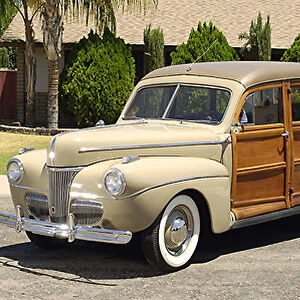 Ford Woodie Station Wagon 1940 Beige & brown