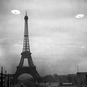 UFO: PARIS. Photograph of UFOs in Paris, France