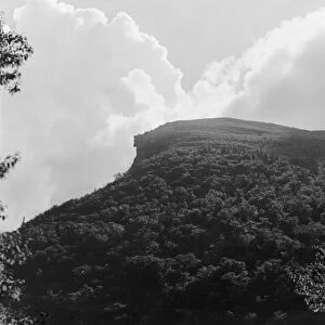 WHITE MOUNTAINS: OLD MAN. The Old Man of the Mountain rock formation in the Franconia