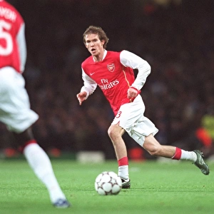 Alex Hleb in Action: Arsenal's 3:1 Victory over Hamburg in the Champions League at Emirates Stadium, 2006