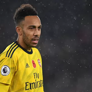 Arsenal's Aubameyang Goes Head-to-Head with Leicester City in Premier League Showdown