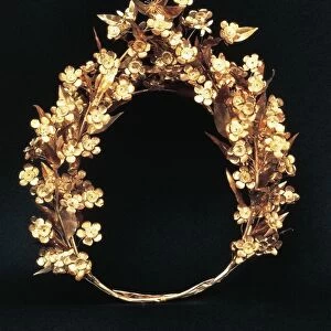 Gold wall lamp shaped myrtle leaves and flowers, from the Royals Tombs at Vergina, Greece