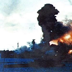Pearl Harbour, Japanese air attack sinks the USS Arizona 1941