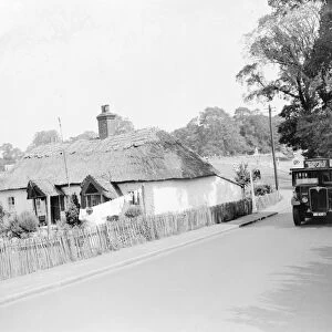Old thatched cottage in Perry Street, Chislehurst, Kent. 1935