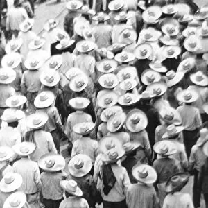 March of the Workers, Mexico City, 1926 (b / w photo)