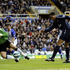 Football - Birmingham City v Everton Barclays Premier League - St Andrews - 12 / 4 / 08 Evertons Joleon Lescott misses in the first half Mandatory Credit: Action Images / Tony O Brien Livepic NO ONLINE / INTERNET USE WITHOUT A LICENCE FROM THE FOO