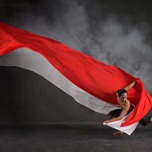 Dance of red and white cloths