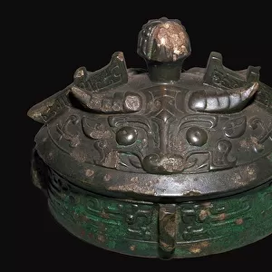 Chinese bronze lid of a wine-vessel, 11th century BC. h