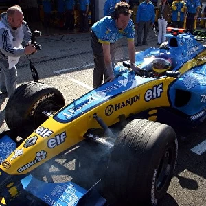 Formula One Testing: Jacques Villeneuve Renault R24 stops in the pitlane with gearbox troubles