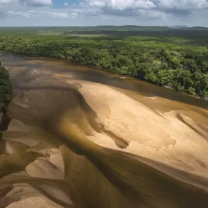 Sandbank im Essequibó-Fluss, Rupununi, Guyana Sandbank im Essequibó-Fluss, Rupununi, Guyana