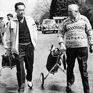 Harold Wilson Prime Minister going to play golf with Lee Kuan Yew Singapore Prime