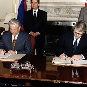 John Major MP with Boris Yeltsin signing memorandum 1992